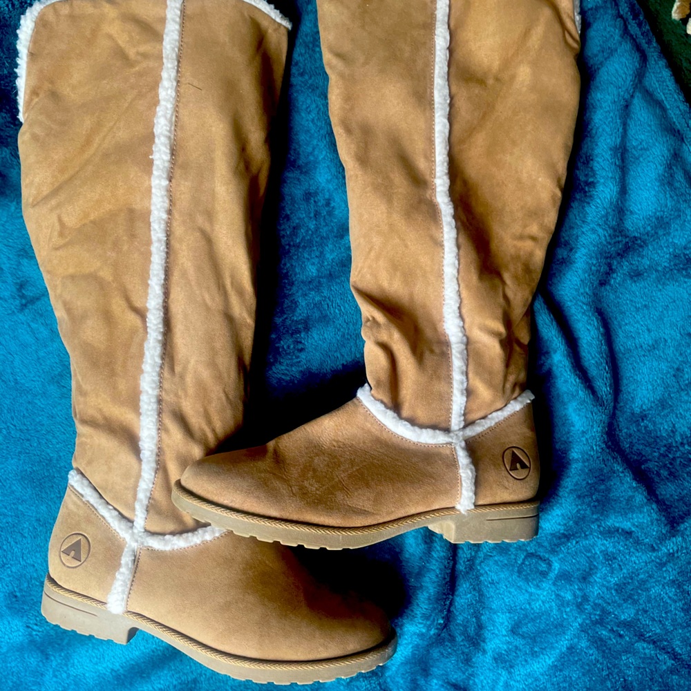Size 10 never been worn new women’s airwalk knee high winter boots